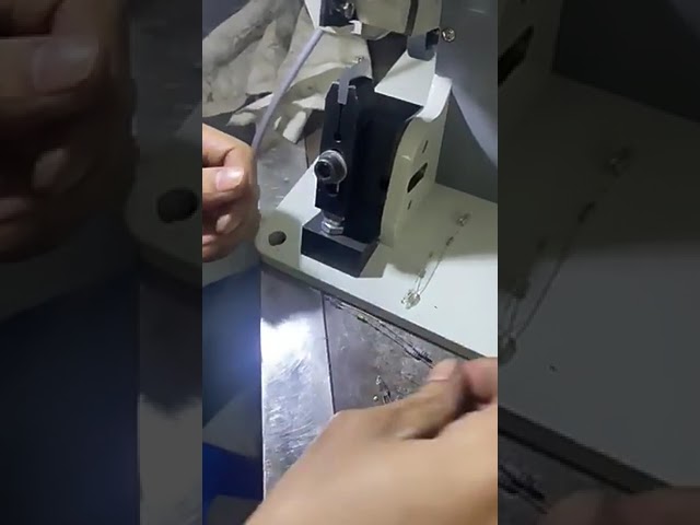ماكينة كبس شريط النحاس الجديدة بمحرك ستيبر – لكبس قلب النيون والأسلاك، صامتة ومزودة بقالب