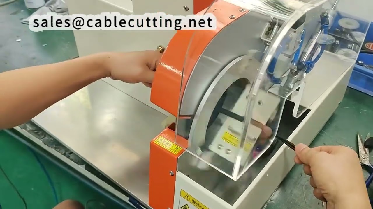 آلة تغليف شريط أوتوماتيكية كاملة مع تغذية بعجلات لتغليف متساوٍ