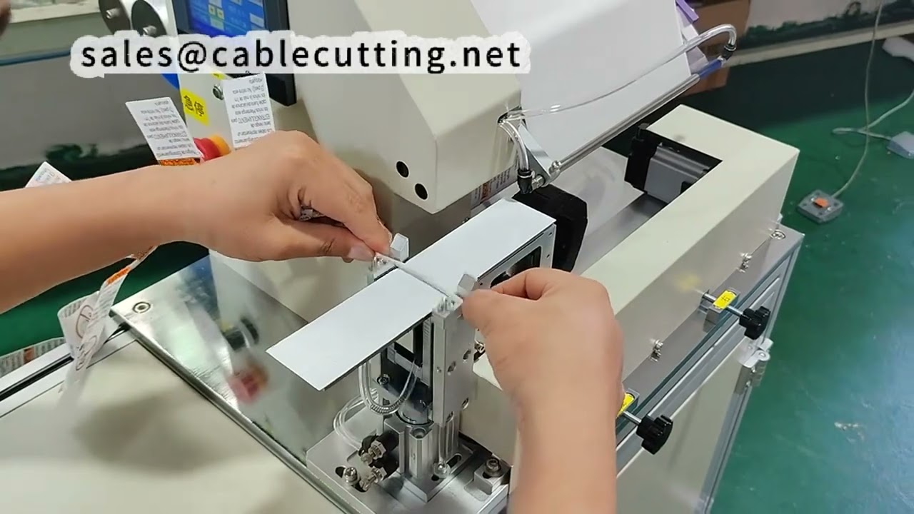 آلة تضمين الملصقات الكبيرة بحجم 230x45 مم – حل احترافي للتغليف الآلي